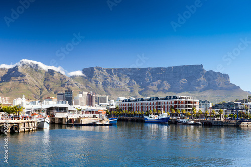 Fototapeta cape town v&a waterfront and table mountain