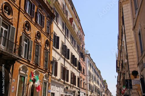 Immeubles haut en couleur dans les rues de Rome © JC DRAPIER