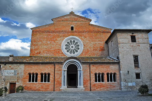 Chiaravalle di Fiastra Abbey photo