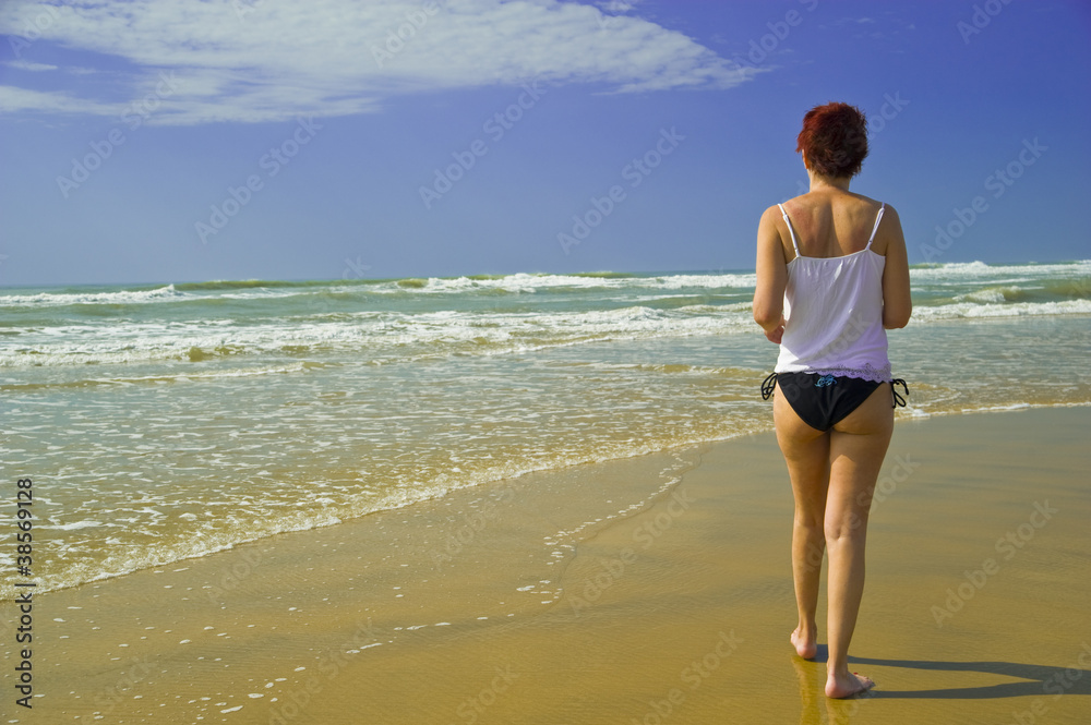 la promeneuse du bord de mer la promeneuse du bord de mer