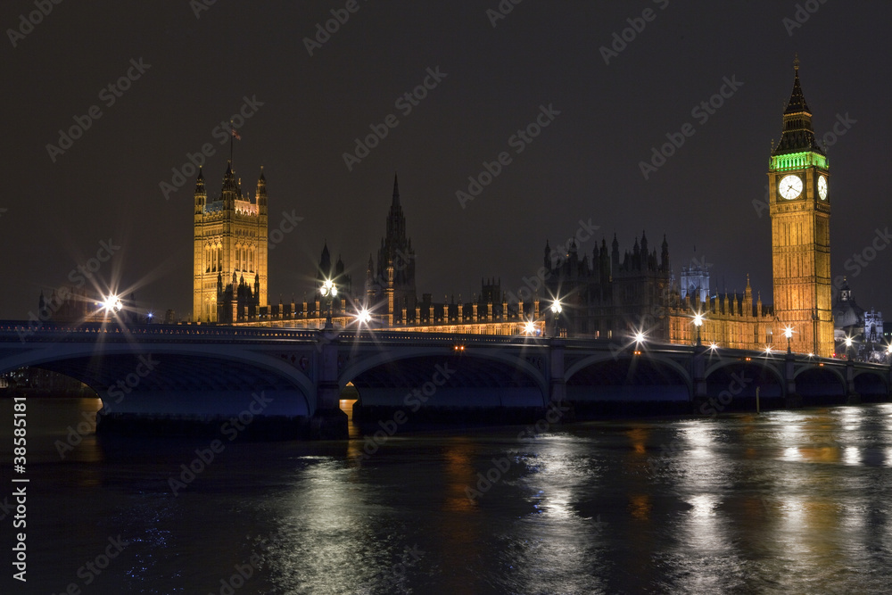 Fototapeta premium Houses of Parliament and Westminster Bridge at Night
