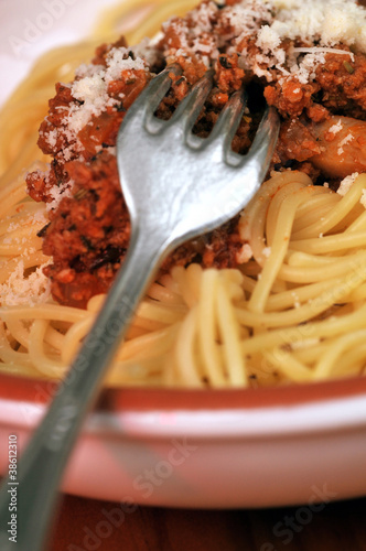 Spaghettis, viande hachée et parmesan photo