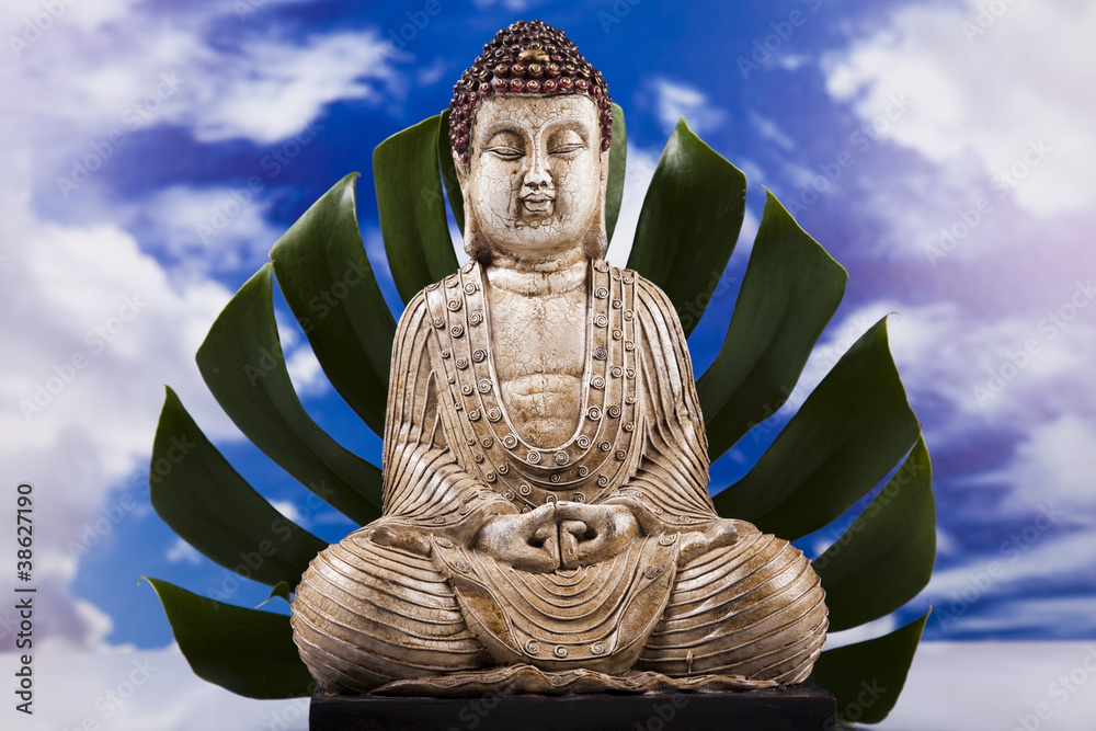 Obraz premium Buddha and blue sky background