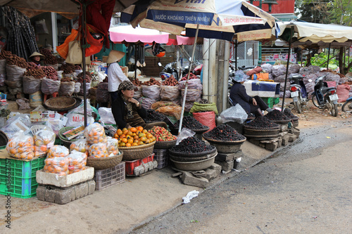 marché de rue fruits frais dalat vietnam