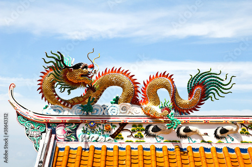 Colorful dragon statue on c...