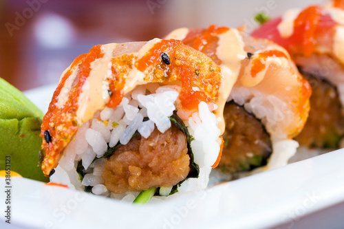 spicy tuna sushi roll