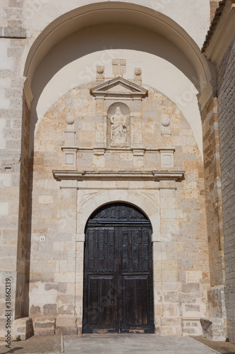 Entrada de la iglesia de San Andres  Carrion de los Condes  Tier