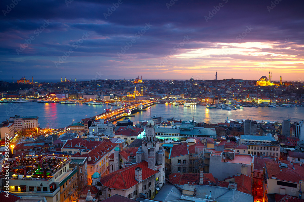 Obraz premium Panorama zachodu słońca w Stambule