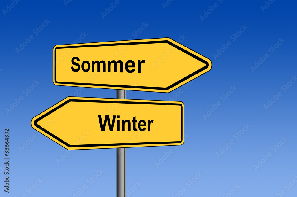 Umleitungsschild Sommer Winter vor blauem Himmel Umleitungsschild Sommer Winter vor blauem Himmel