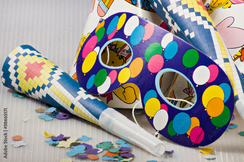 Obraz premium Mask, confetti and streamer for carnival