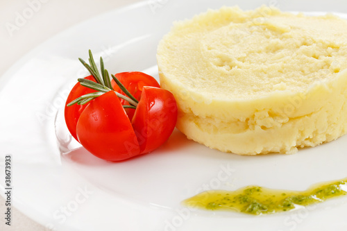 Mashed potato with tomato