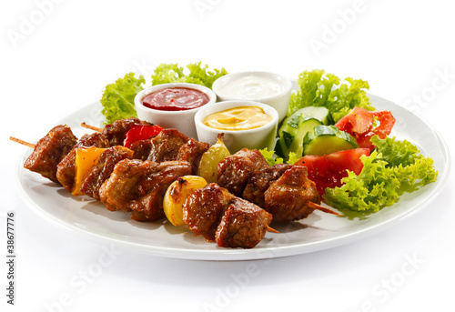 Fotografie Grilled meat and vegetables
