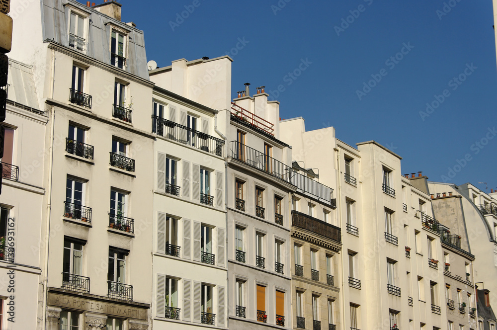 Rue de Paris, Pierre blanche et ciel bleu