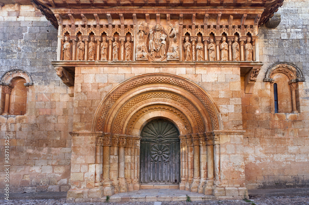 Iglesia romanica de Moarves de Ojeda (Palencia) Iglesia romanica de Moarves de Ojeda (Palencia)