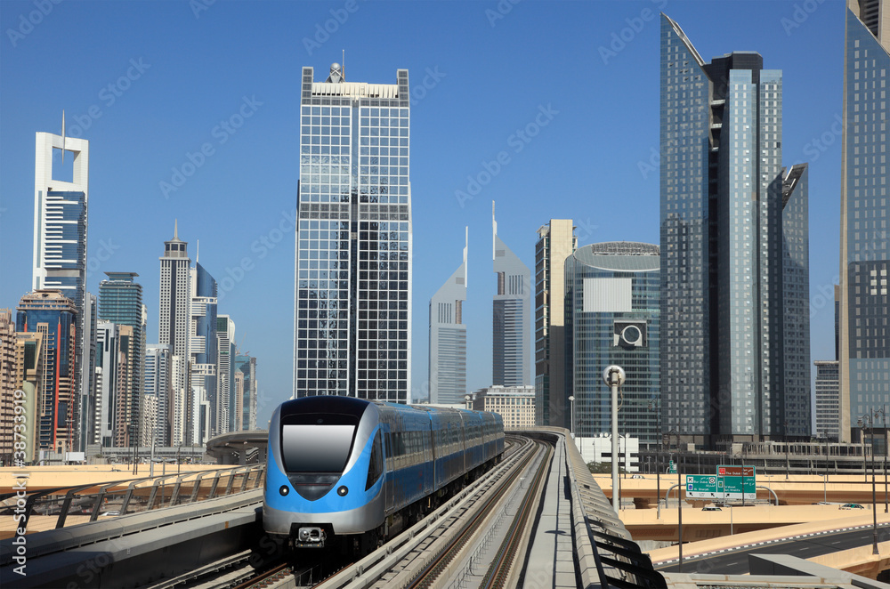 Fototapeta premium Metro train downtown in Dubai, United Arab Emirates