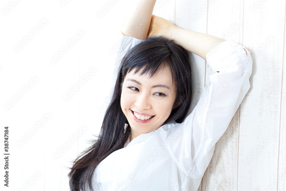 ストレッチする女性 ストレッチする女性
