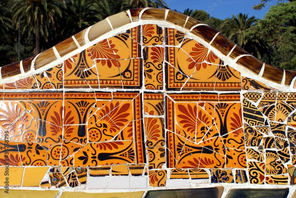 Obraz premium Mosaic Pattern on a Park Bench