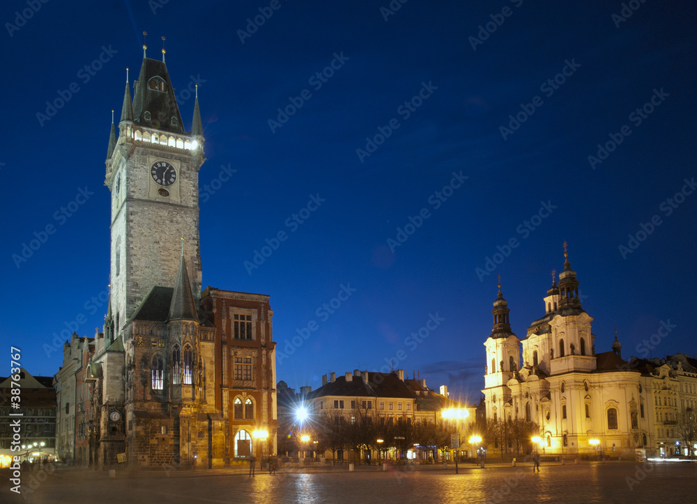 Prag Rathaus und Nikolaikirche