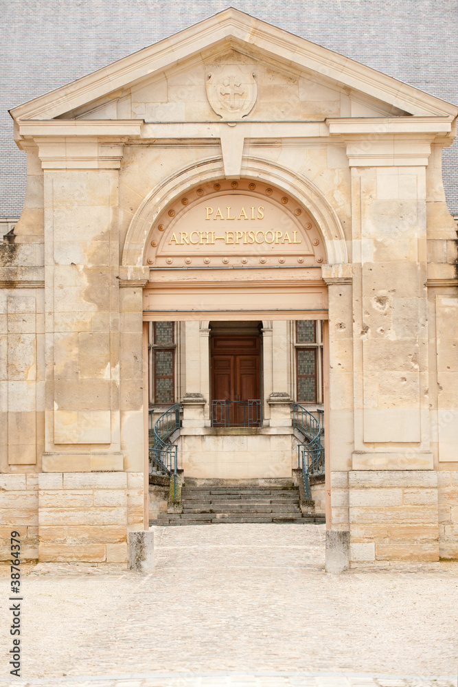 Entrance to famous archiepiscopal Palais du Tau im Reims