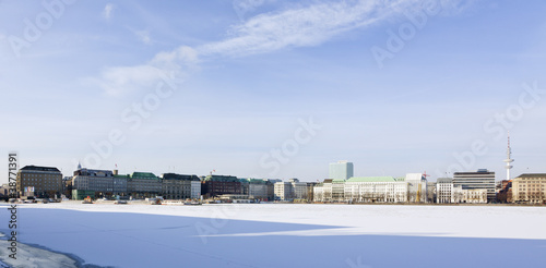 Hamburg, zugefrorene Binnenalster © eyewave