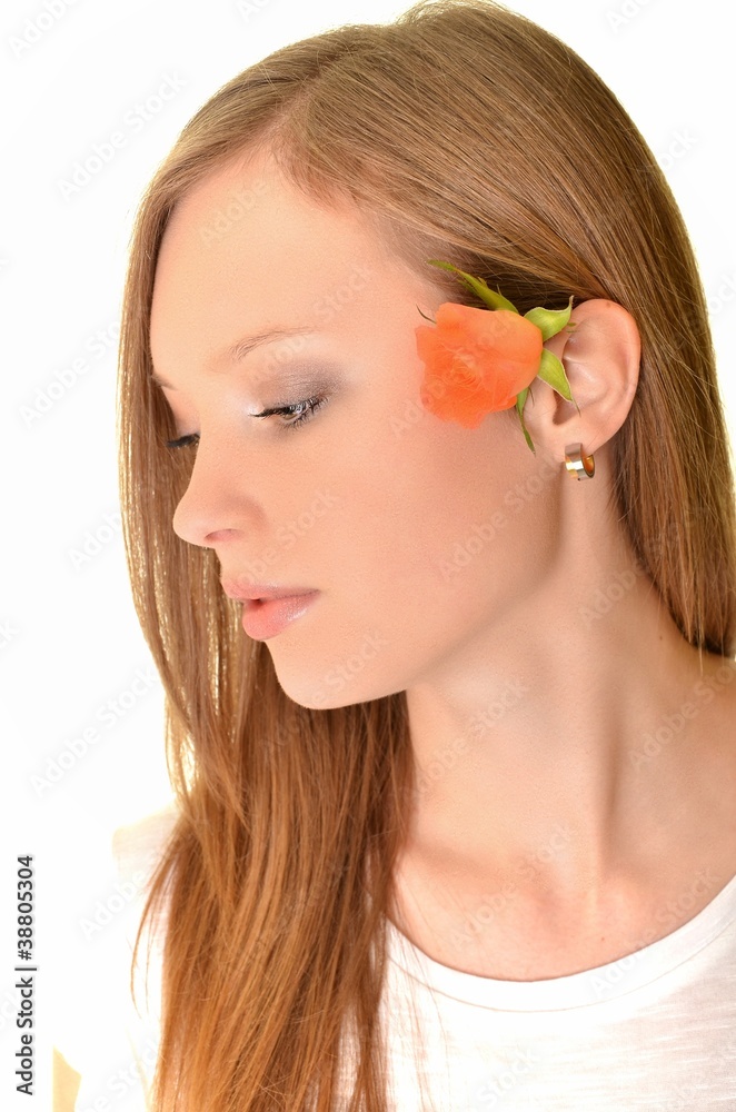 St Valentin fille avec un rose