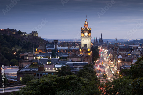 Evening cityscape of Edinburgh, Scotland, UK © Selitbul