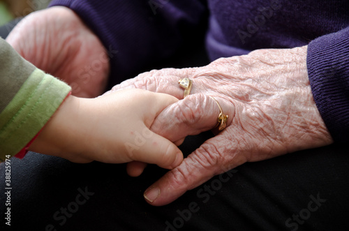 Quadro su tela Hands of the old woman and child