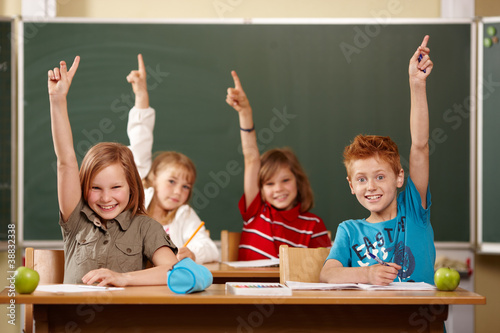 Foto Grundschüler melden sich
