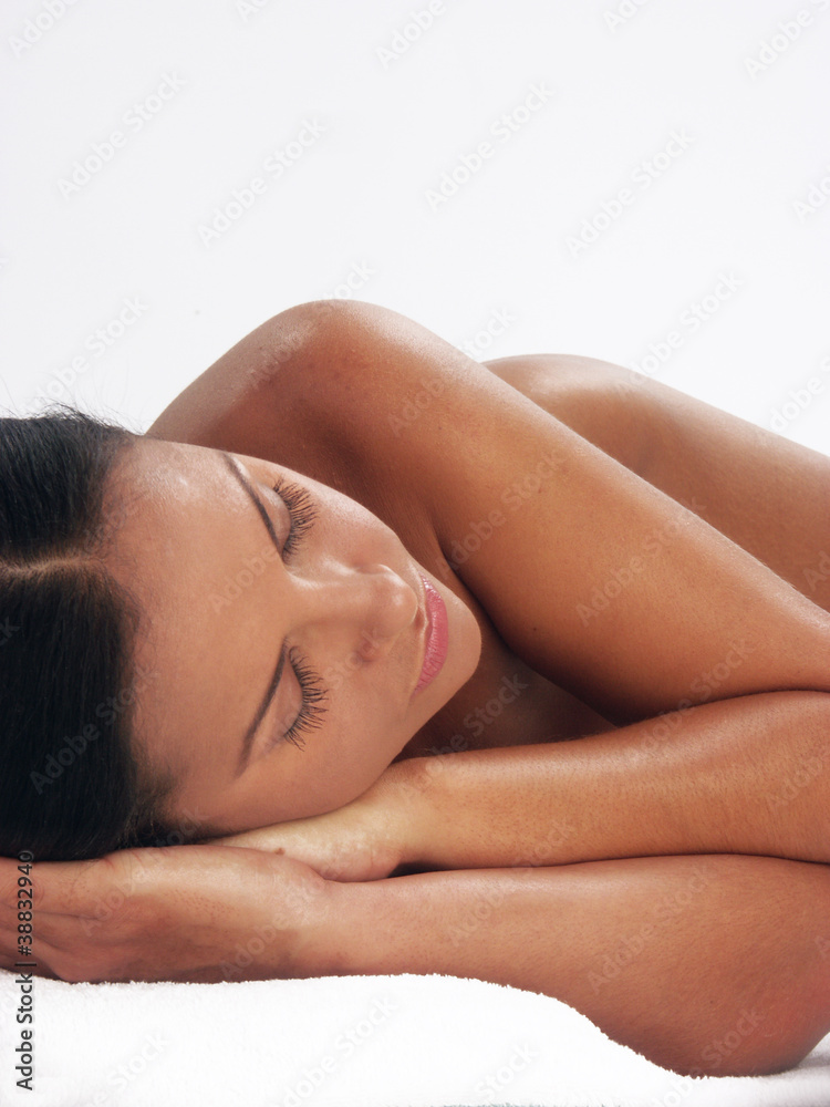 Retrato y belleza de una joven mujer latina descansando. Retrato y belleza de una joven mujer latina descansando.