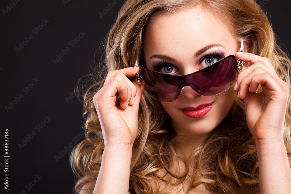 junge flirtende blonde Frau junge flirtende blonde Frau