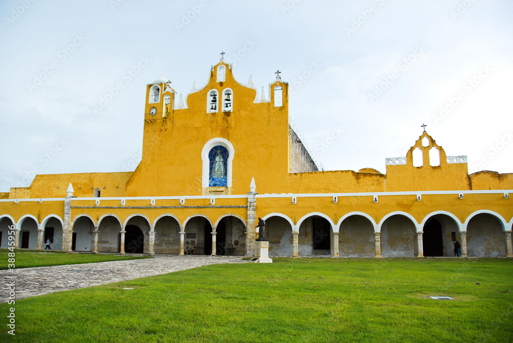 Fototapeta premium Convent of San Antonio de Padua, Izamal (Mexico)