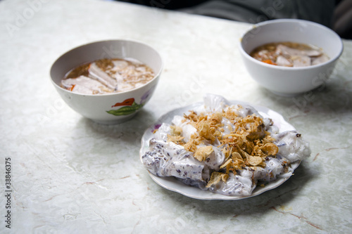 Vietnamese bánh cu?n nóng dish