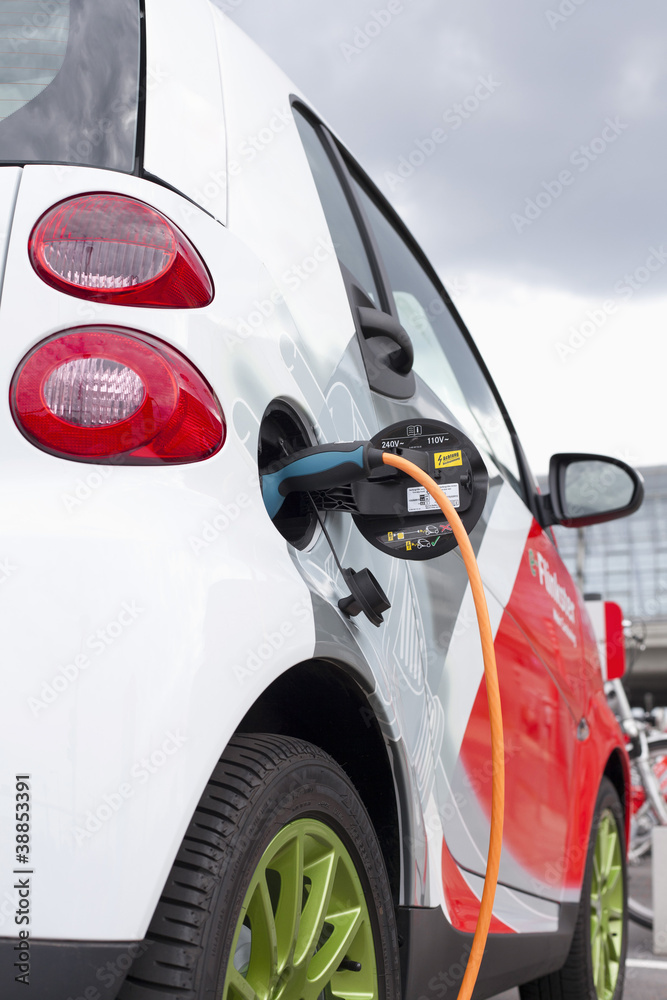 Elektroauto am Berliner Hauptbahnhof Stock Photo Adobe Stock