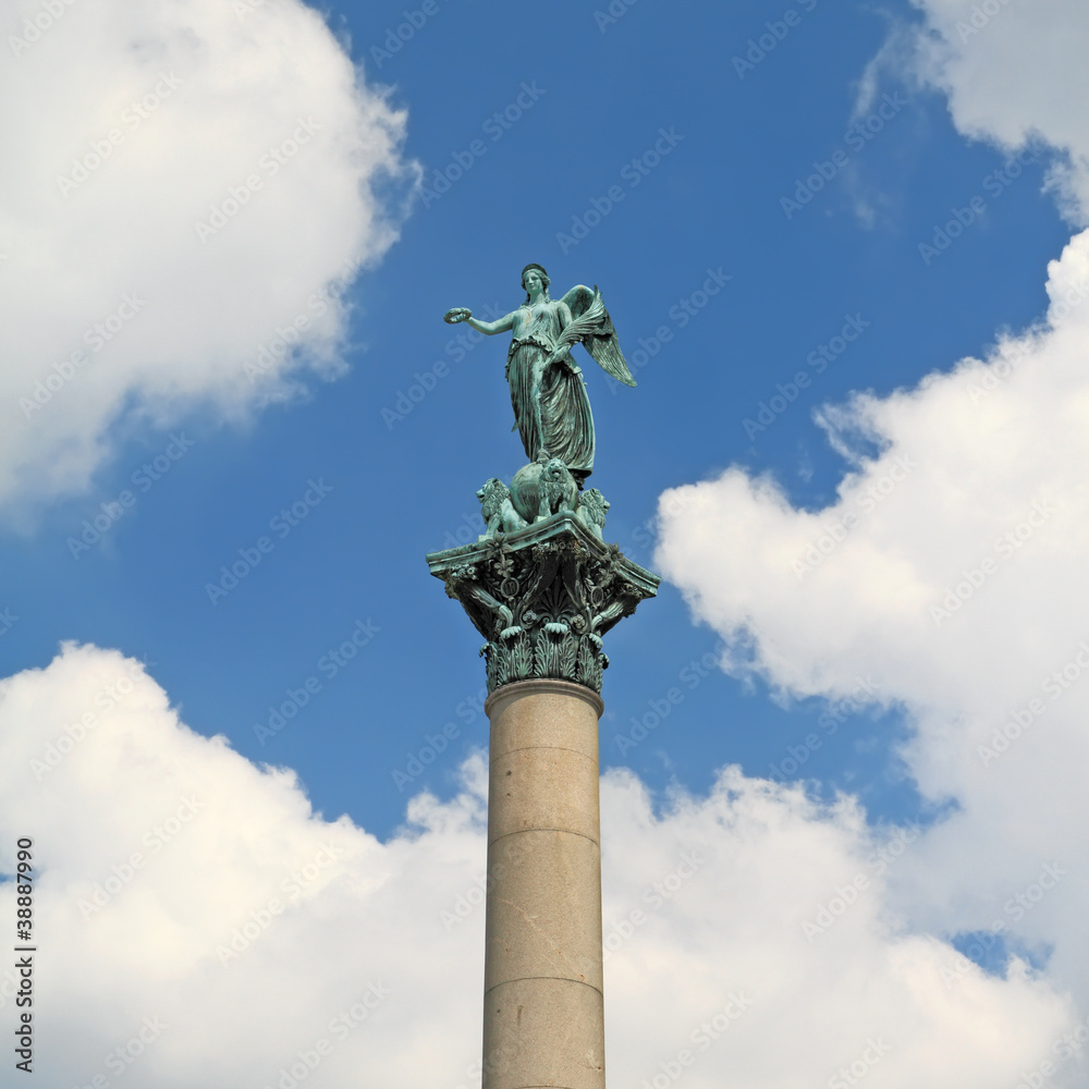Statue of Concordia, at Schlossplatz - Stuttgart Statue of Concordia, at Schlossplatz - Stuttgart