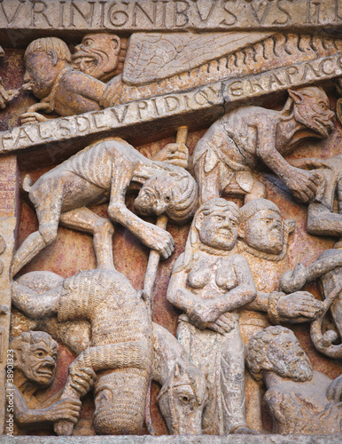 Schilderij op canvas Detail of the tympanum of the Last Judgment, Conques, France