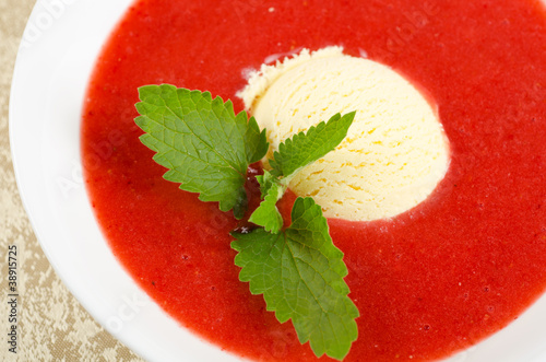 Strawberry soup