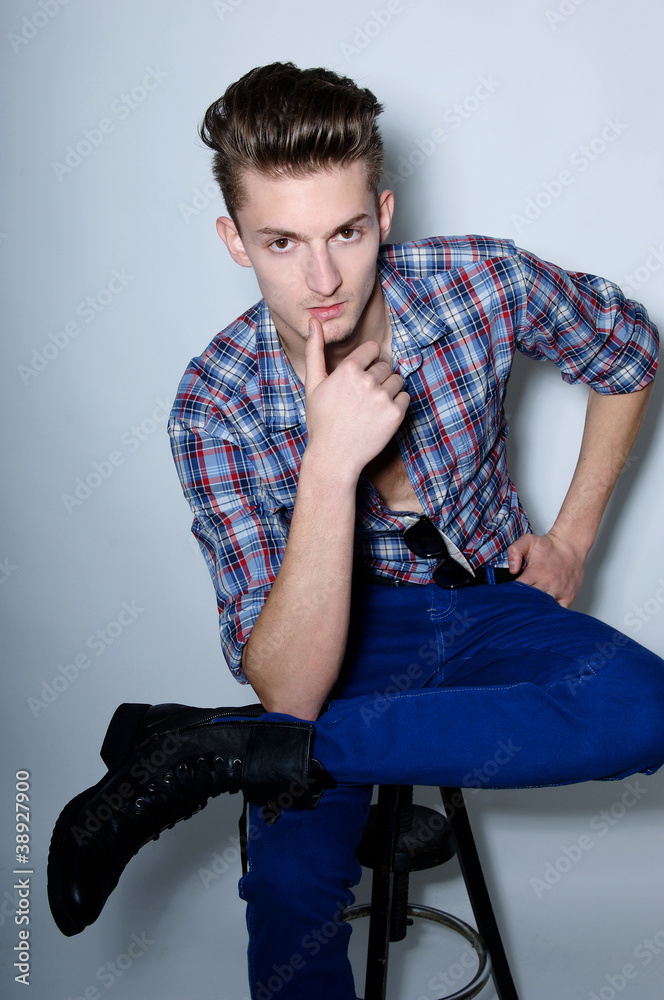 Portrait eines sitzenden Mannes Portrait eines sitzenden Mannes