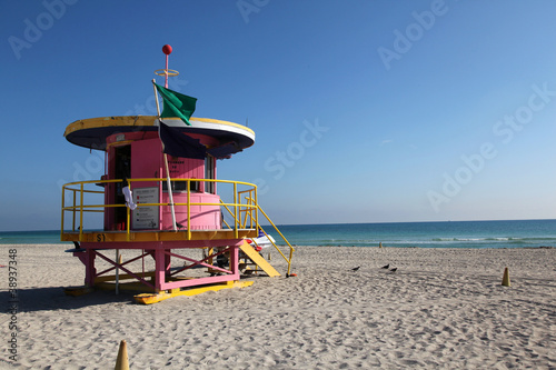 Lifeguard Hut in South Beach- Miami © goodluz