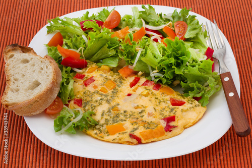 omelet with salad and bread
