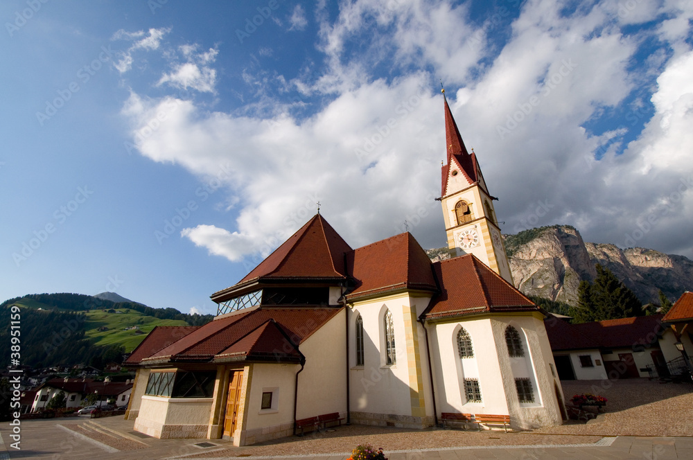 Kirche in Wolkenstein - Dolomiten - Alpen