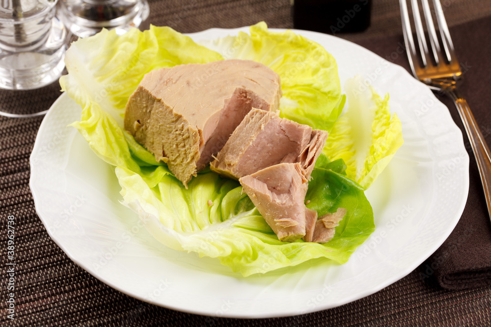 Tuna and lettuce