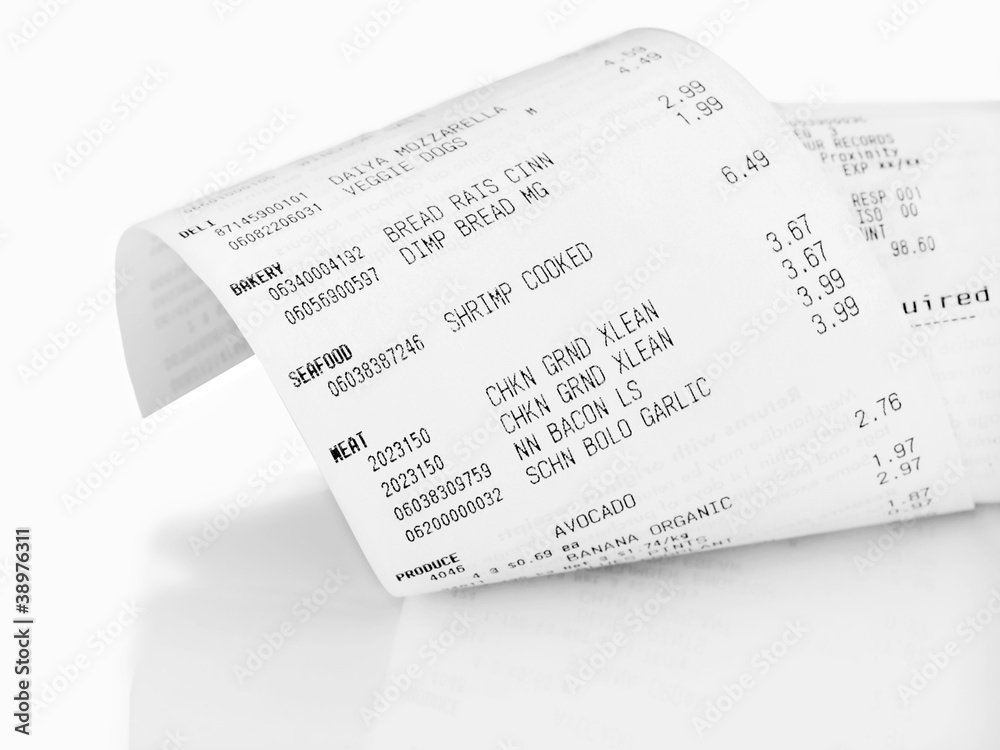 Fototapeta premium Closeup of grocery shopping receipt
