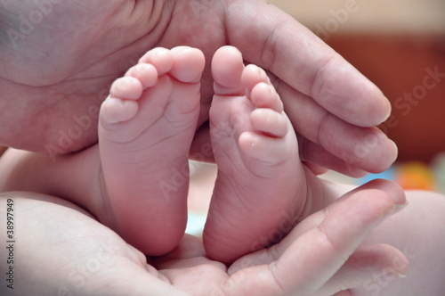 feet of newborn baby