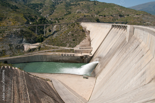 Staudamm in Andalusien © bARTiko