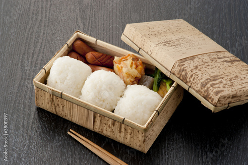 おむすびお弁当と黒バック