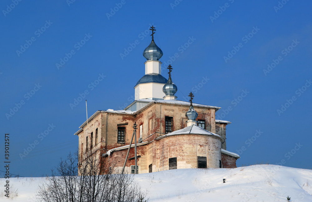 Церковь в деревне Урусовская
