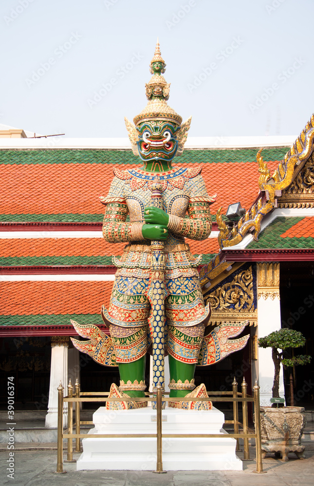 Fototapeta premium Giant at the temple in Palace