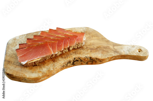 Brot mit Schinkenspeck auf Holzbrett photo