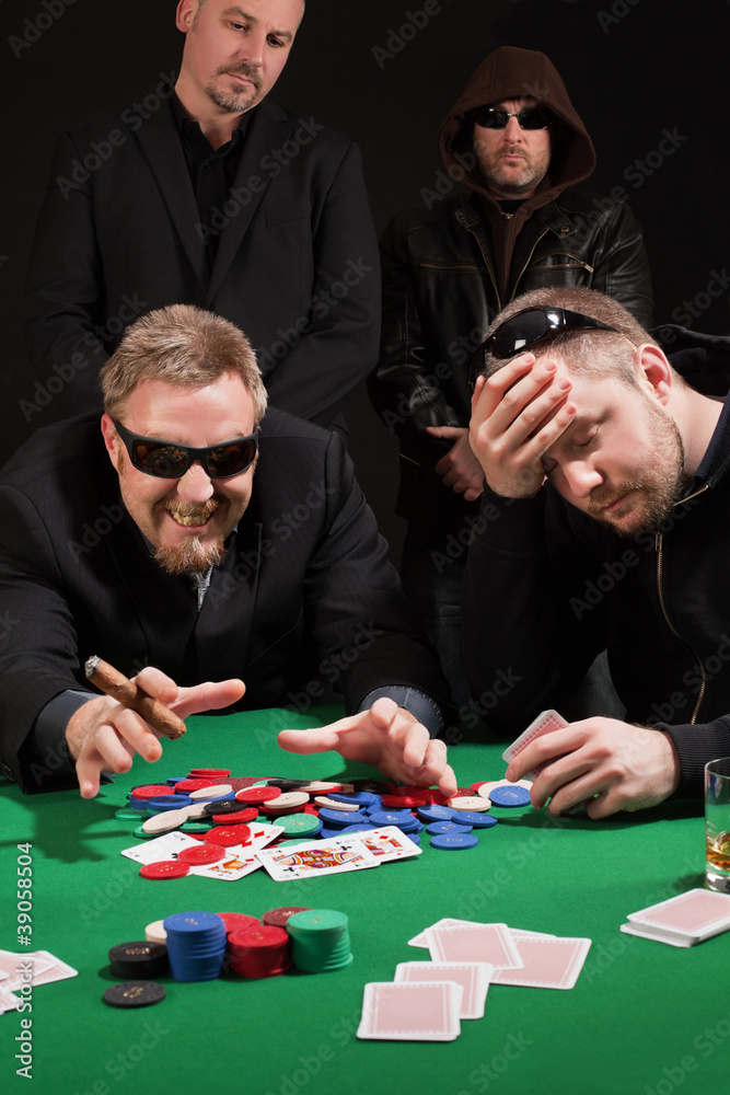 Winning and losing card players