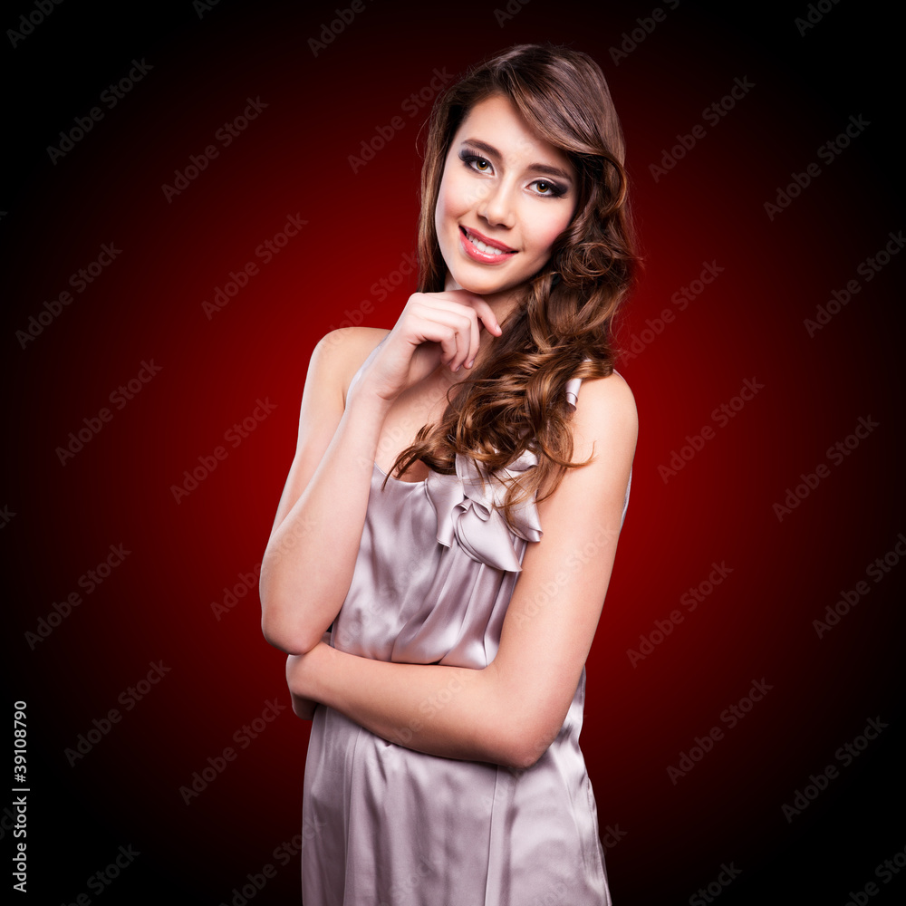 brünette Frau in Partyoutfit brünette Frau in Partyoutfit
